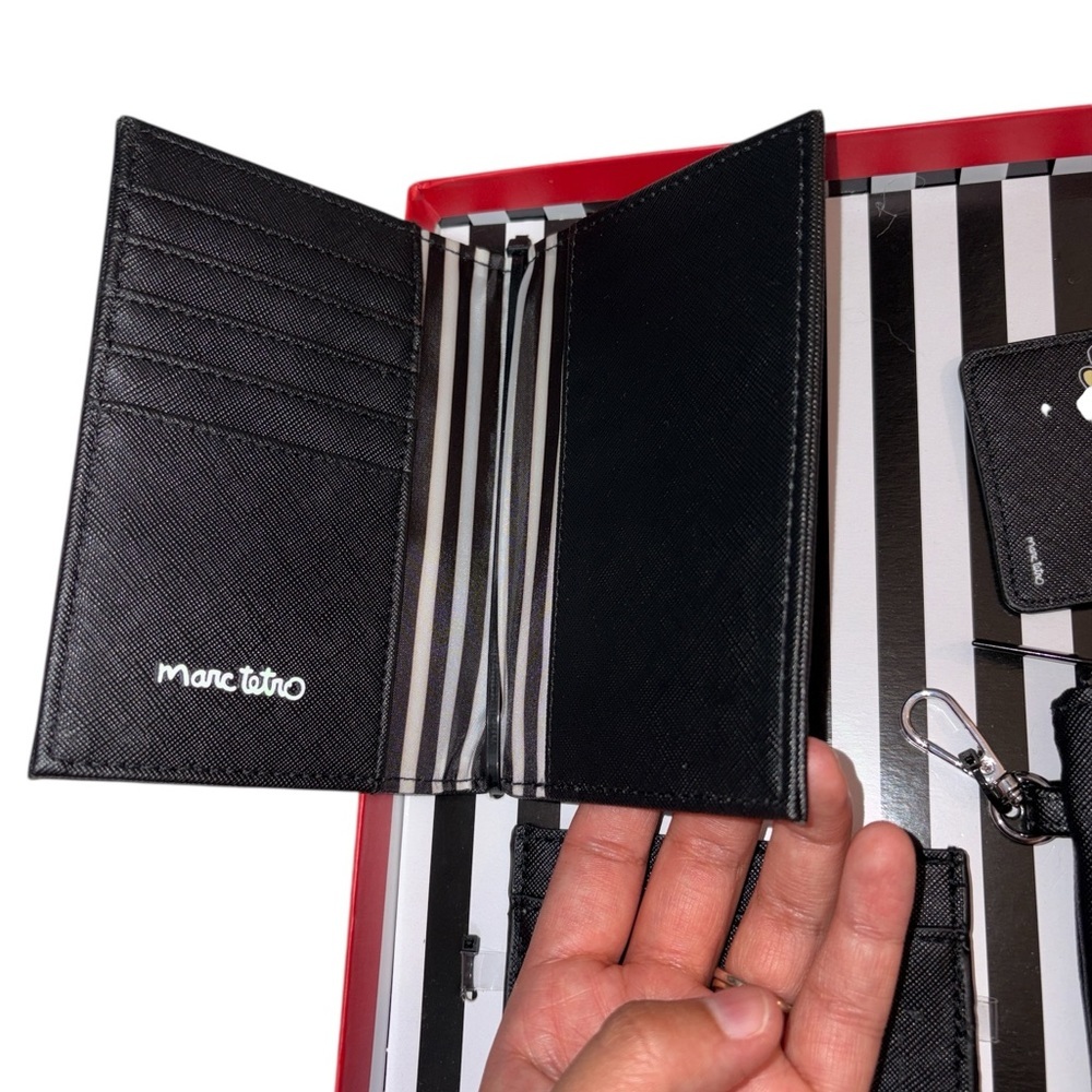 New Marc Tetro Dog Print Travel Accessory Set - Picture 2 of 7
